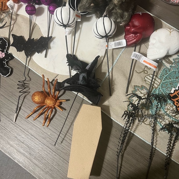 Assorted Halloween 🎃 decorations - Picture 5 of 5